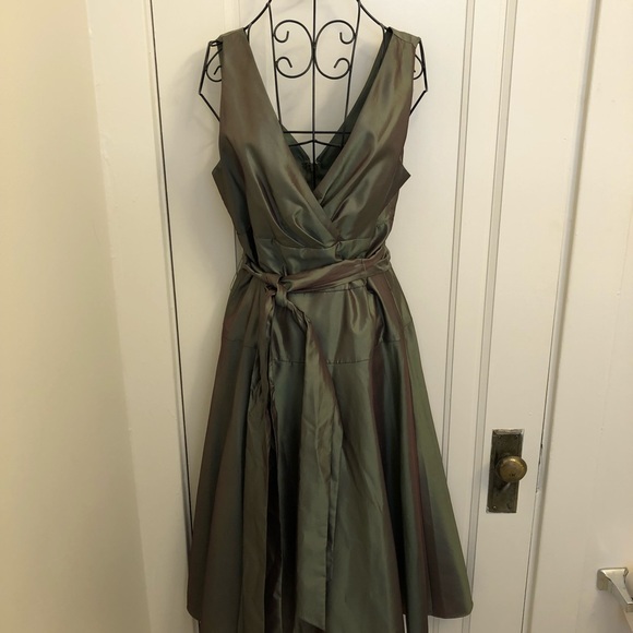 Max & Cleo Dresses & Skirts - Beautiful iridescent satin dress